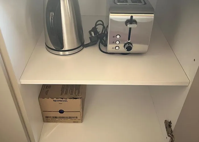 公寓 Theraliving - Boutique With Balcony 阿凡投