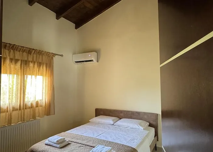 Theraliving - Boutique With Balcony