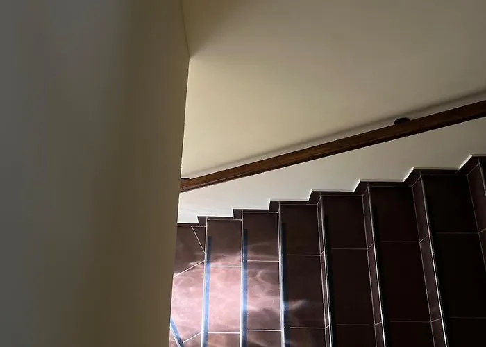 Theraliving - Boutique With Balcony