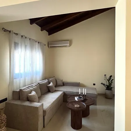 Theraliving - Boutique With Balcony * Afantou