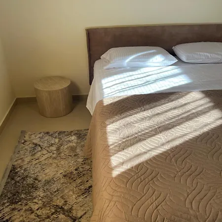 Theraliving - Boutique With Balcony Apartamento