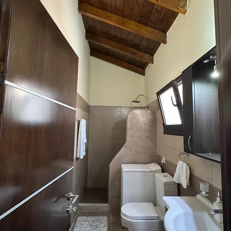 Theraliving - Boutique With Balcony *