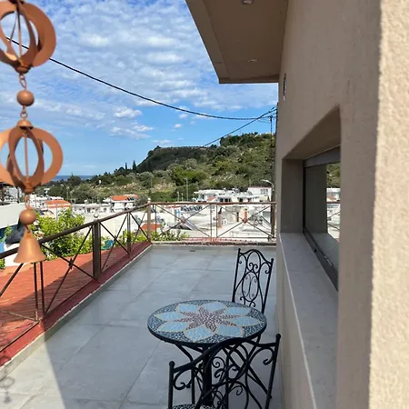 Theraliving - Boutique With Balcony * Afantou