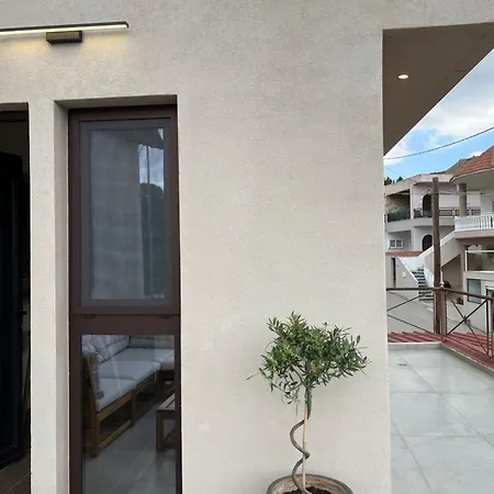 Theraliving - Boutique With Balcony * Afantou