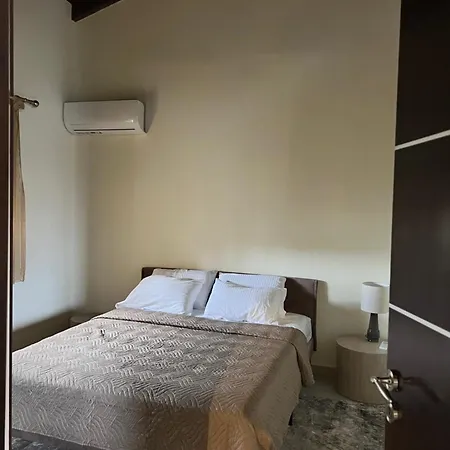 Theraliving - Boutique With Balcony *