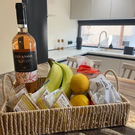 Theraliving - Boutique With Balcony