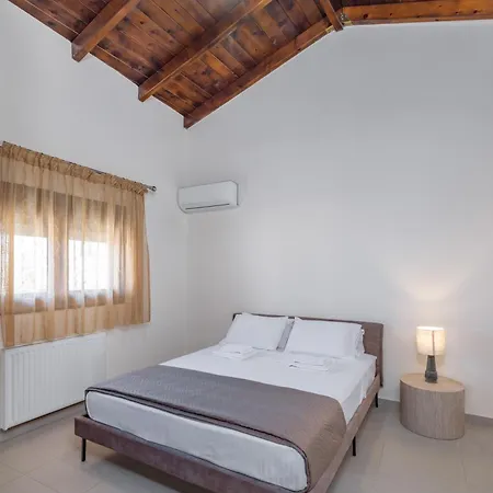 Theraliving - Boutique With Balcony