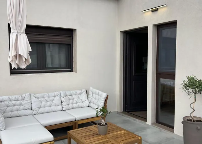 Theraliving - Boutique With Balcony * Afantou