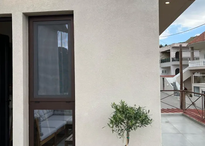 Theraliving - Boutique With Balcony * Afantou