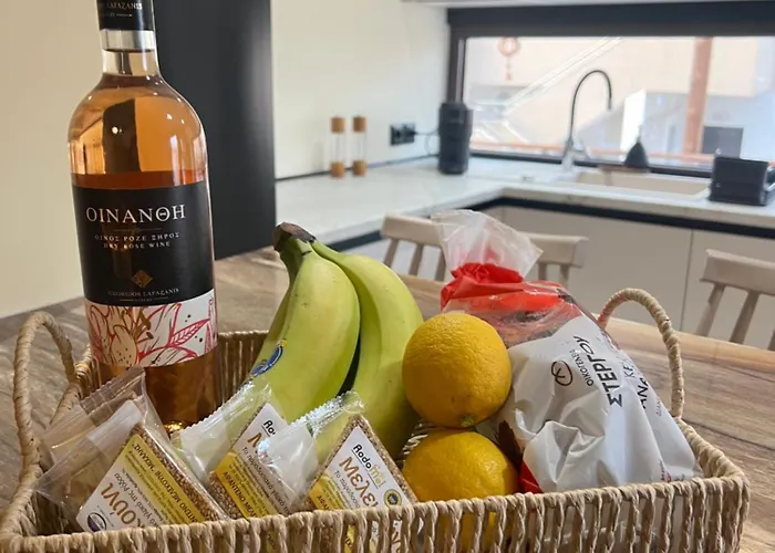 Theraliving - Boutique With Balcony